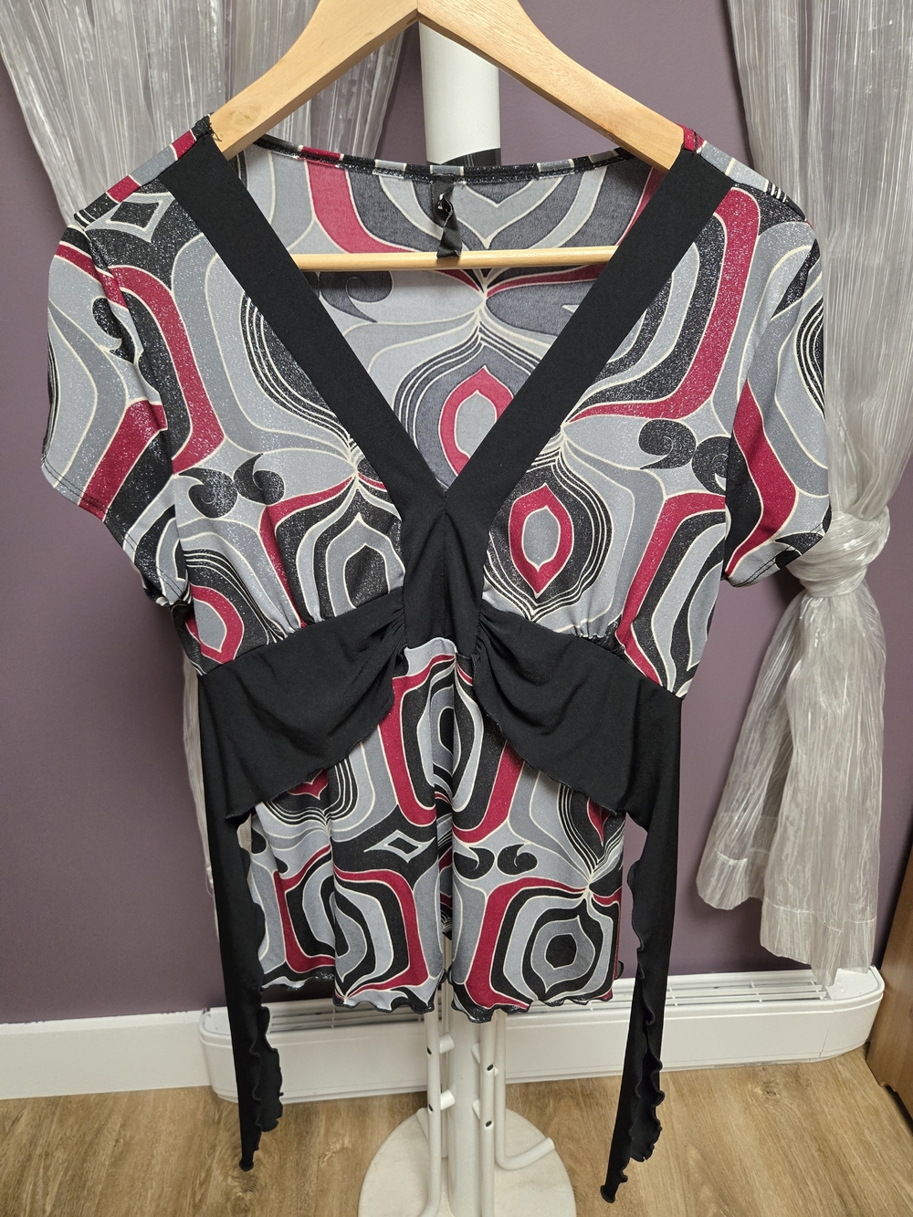 Women's Black and Gray Geometric Print V-Neck Top
